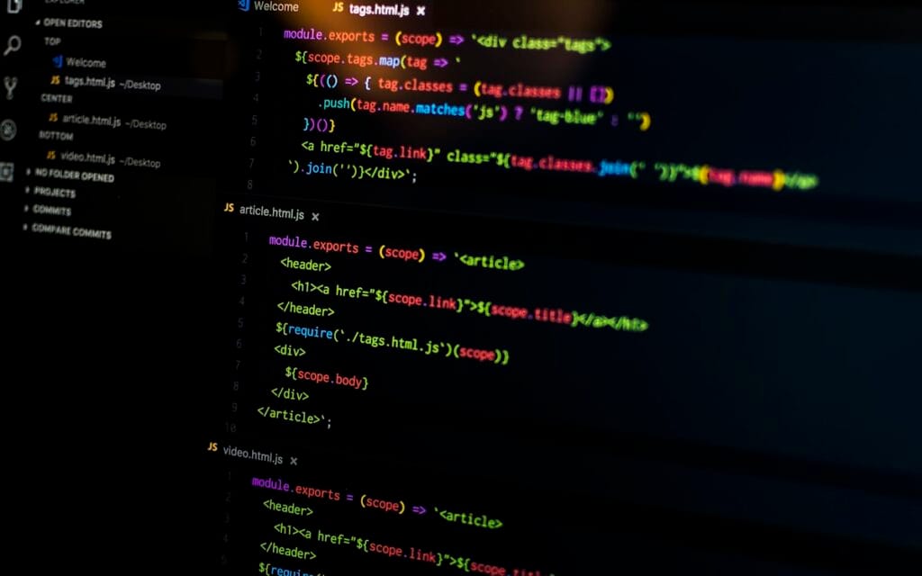 Código de WordPress con hooks y shortcodes para personalizar una web